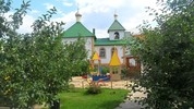 детская площадка перед храмом Целителя Пантелеимона